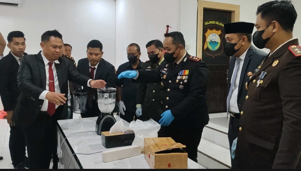 Polres Jeneponto Musnahkan Sabu 1 Kg, Satu Buronan Masih Diburu