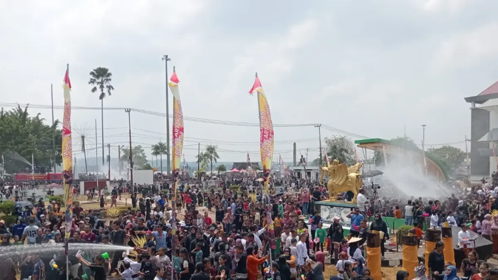 Pesan “Di Mana Bumi Dipijak” Mengiringi Penutupan Erau Kutai 2026