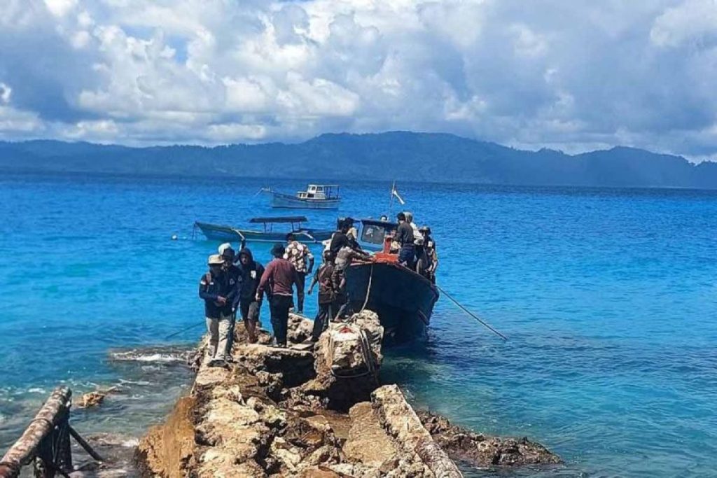 Sepuluh Tahun Rusak, Dermaga Pulau Siumat Akhirnya Diperbaiki