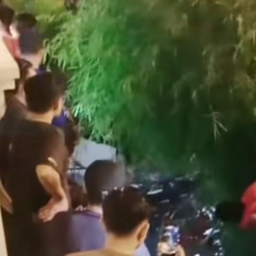 Mobil Mewah Tabrak Gerobak Mi Balap di Deli Serdang, Empat Jadi Korban