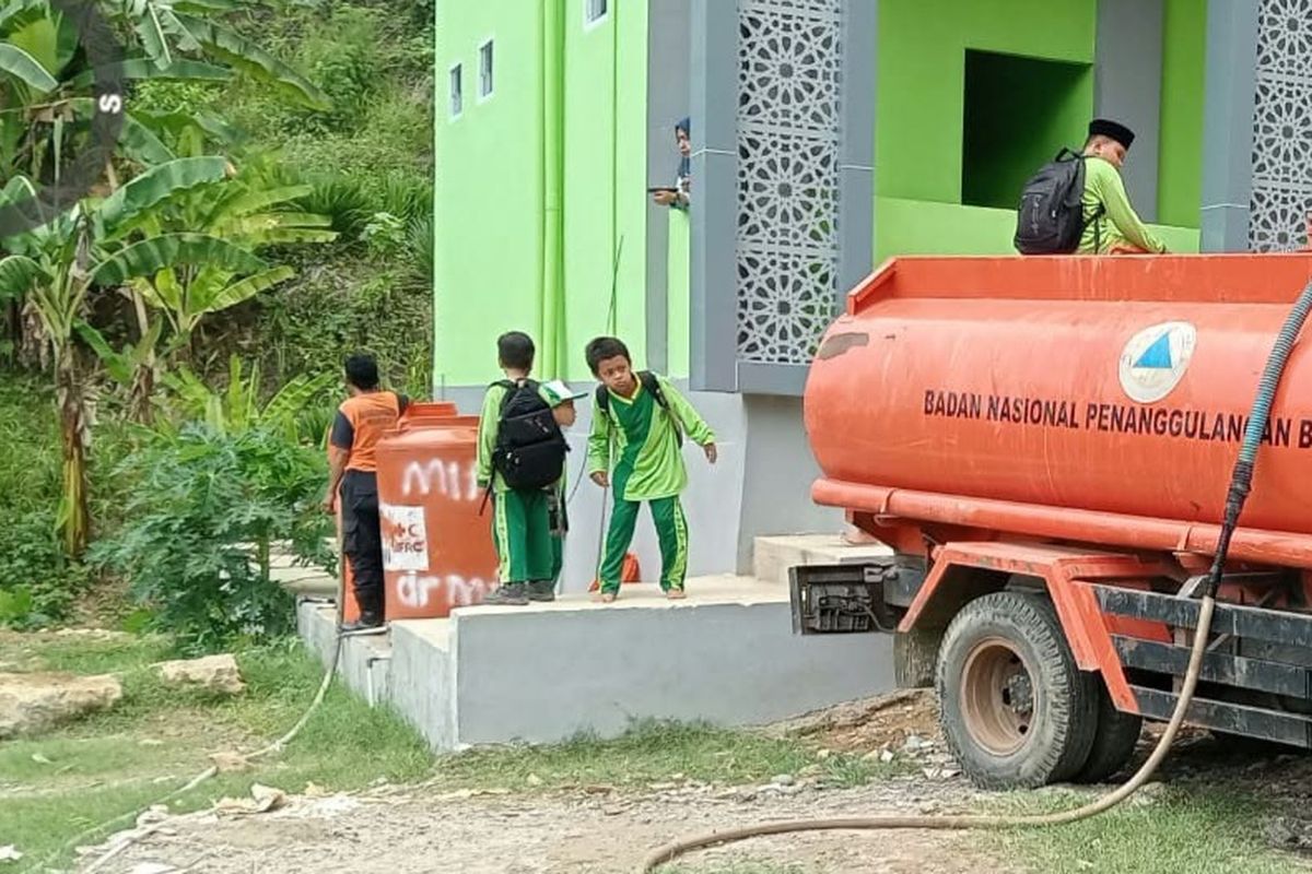 Krisis Air Ganggu Sanitasi Sekolah, BPBD Mamuju Turun Tangan