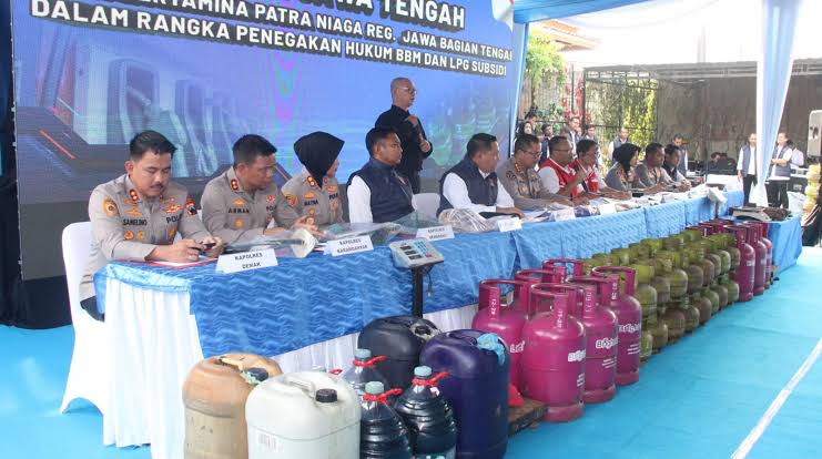 Polisi Bongkar Penyelewengan Elpiji 3 Kg dan Penimbunan 10.200 Liter Solar