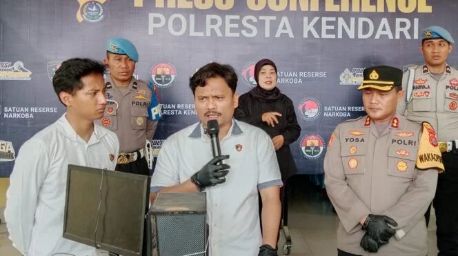 Polisi Temukan Senjata Tajam di Sekretariat SMKN 2 Kendari