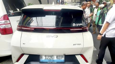 Sopir BYD Atto 1 Diduga Panik, Kecelakaan Beruntun di Jakarta Selatan Diselidiki