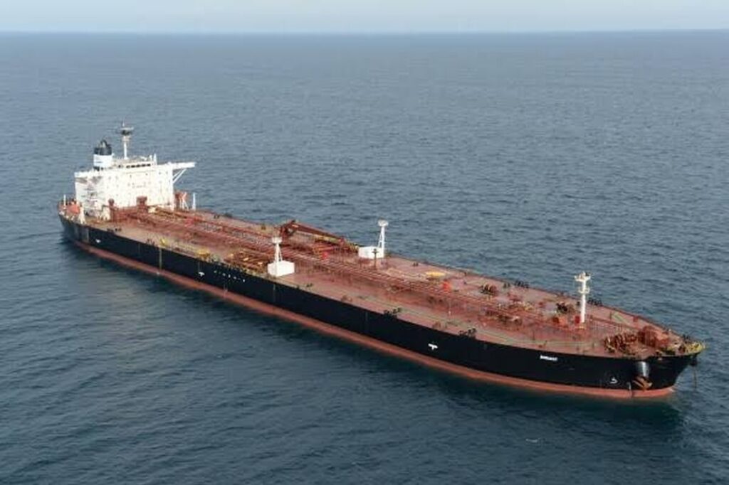 Empat Kapal Tanker Terbakar di Selat Hormuz, Ranjau Laut Jadi Ancaman