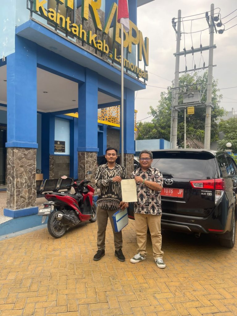 Sengketa Tanah di Lamongan Tuntas, Ahli Waris Terima Sertifikat Elektronik