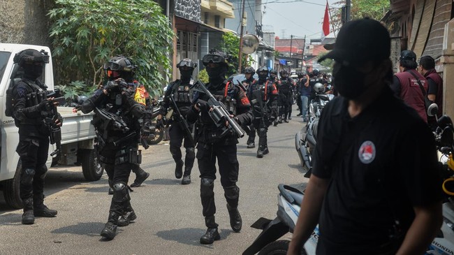Enam Lapak Diduga untuk Narkoba Dibakar, Empat Pria Ditangkap di Boncos