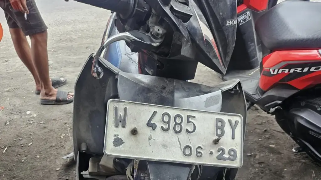 Motor Oleng hingga Masuk Jalur Lawan, Kecelakaan di Driyorejo Gresik