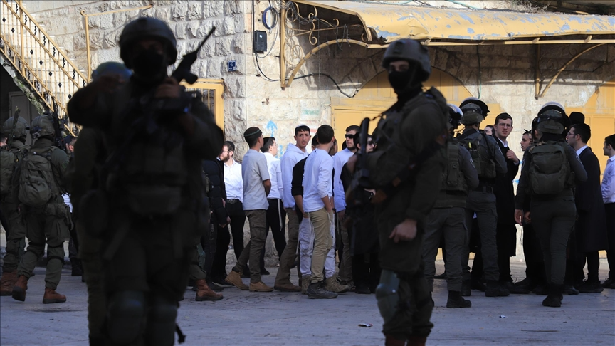 Hebron Diserbu 20 Kendaraan Militer, Israel Perketat Tepi Barat